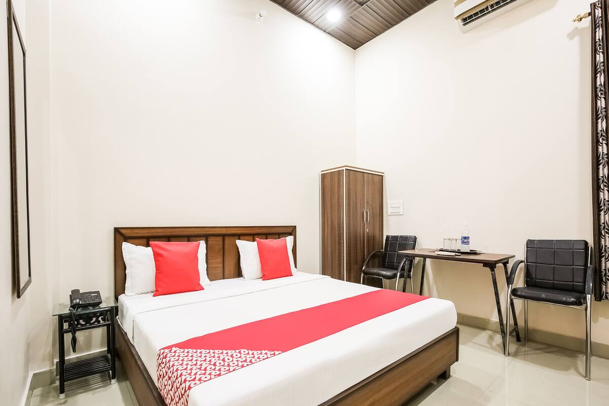 Doppel- oder Zweibettzimmer