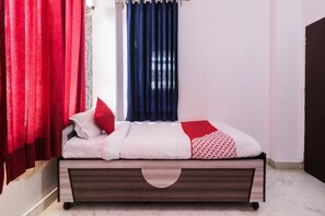 Free WiFi, bed sheets