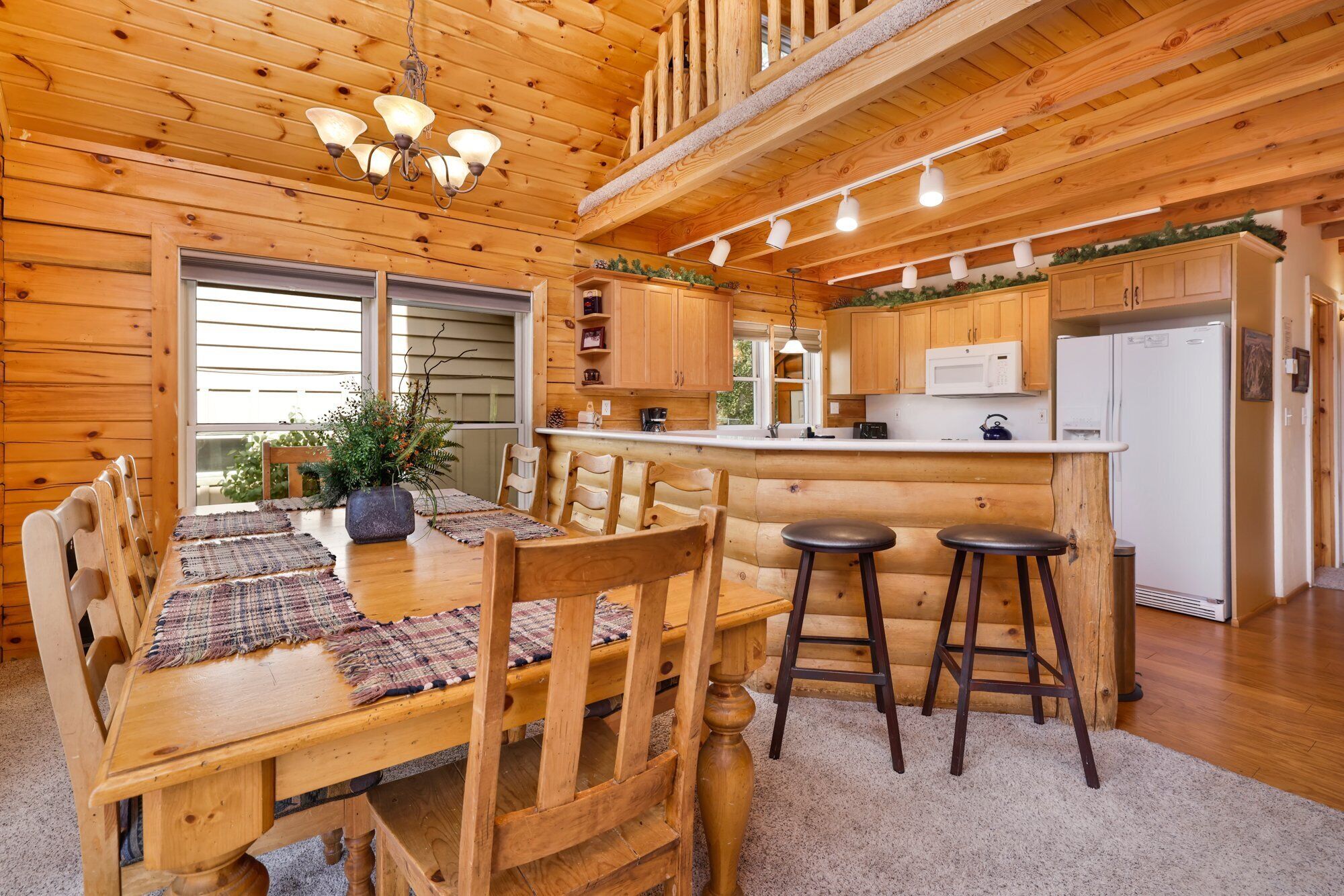 House, Multiple Beds, Hot Tub, Mountain View (589) | 3 bedrooms, individually decorated, individually furnished, bed sheets