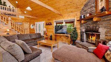 House, Multiple Beds, Hot Tub, Mountain View (589) | Living area | Fireplace