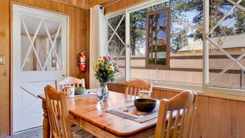 House, Multiple Beds, Patio, Mountain View (621) | 2 bedrooms, individually decorated, individually furnished, bed sheets