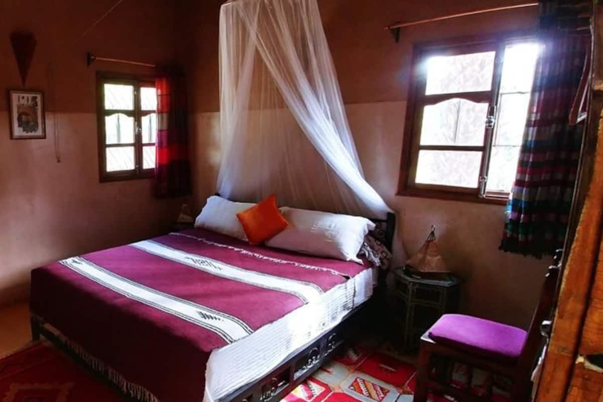 Room, Garden View