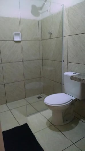 Regadera y toallas