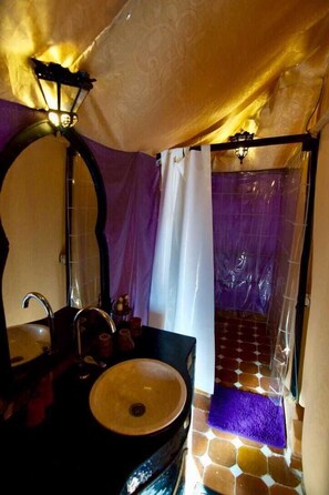Tenda | Bagno | Doccia, soffione a pioggia, accappatoio, asciugamani