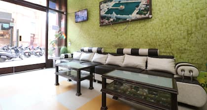 OYO 30100 Lucky Guest House