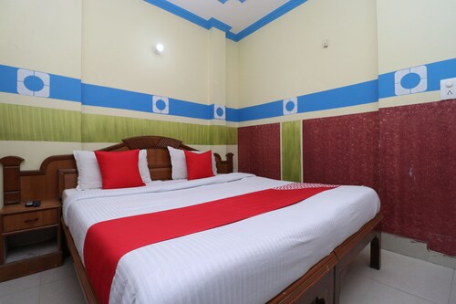 OYO 30100 Lucky Guest House