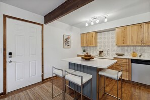 Fridge, microwave, oven, stovetop - Lazy Turtle VACA 1st Floor Rental - Amelia Island....2nd Fl is Lazy Turtle Too (Fernandina Beach)