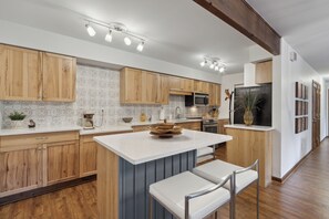 Fridge, microwave, oven, stovetop - Lazy Turtle VACA 1st Floor Rental - Amelia Island....2nd Fl is Lazy Turtle Too (Fernandina Beach)
