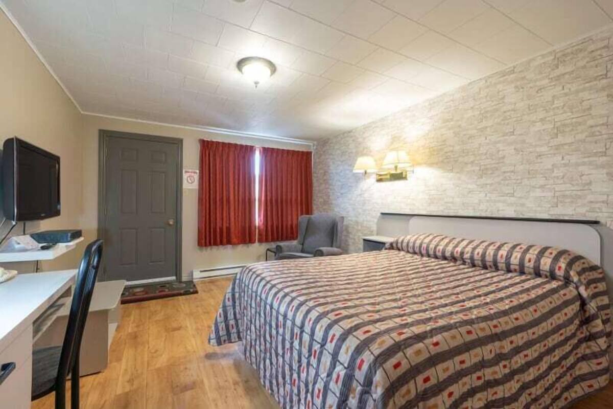 Zimmer, 1 Doppelbett | Schreibtisch, Verdunkelungsvorhänge, schallisolierte Zimmer