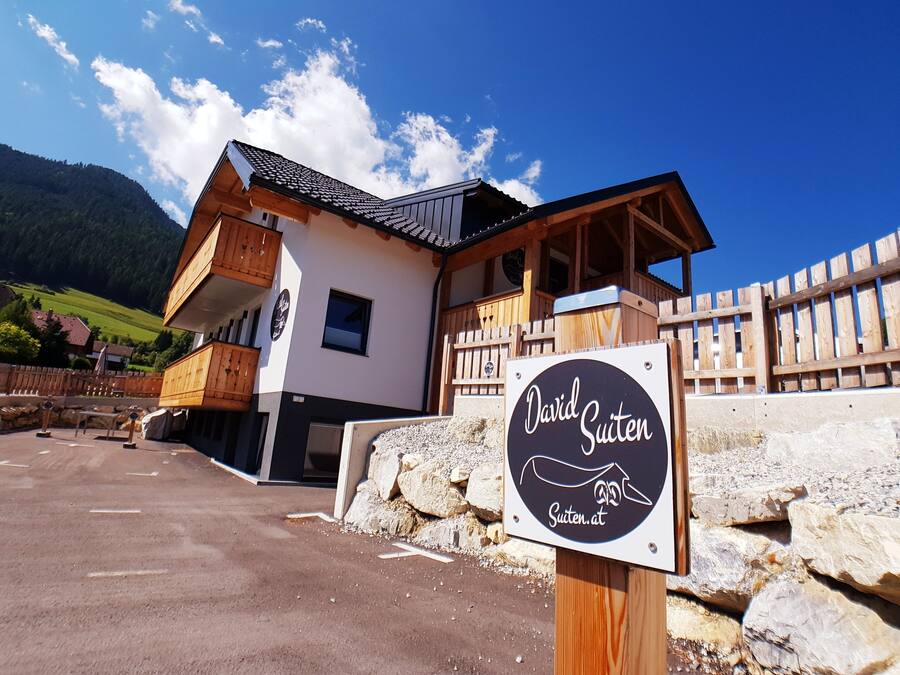 Luxe beddengoed, pillowtop-bedden, een kluis op de kamer
