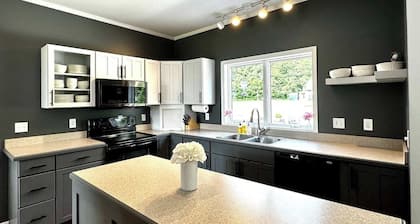 Spacious Pet Friendly Home w/Game & Exercise Room