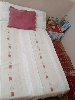 Free WiFi, bed sheets