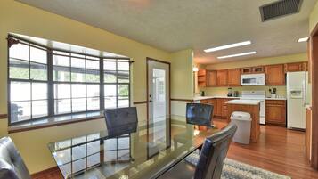 Micro-ondes, four, plaque de cuisson, lave-vaisselle