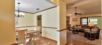 Tropical Pool Home in SE Ocala! Air Hockey, Foosball, Brand New Kitchen & Floors