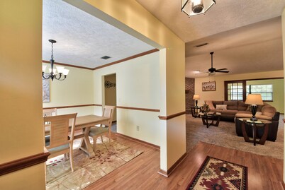 Tropical Pool Home in SE Ocala! Air Hockey, Foosball, Brand New Kitchen & Floors