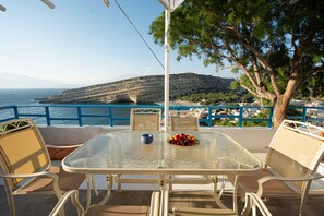 Outdoor dining - Castri House in Matala (Matala)