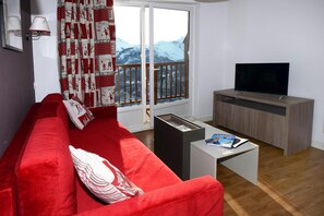 Living area - Wifi, ski-in/ski-out & foot of the slopes, fitness, swimming pool, terrace, balcony, tv, ski locker (Auris)