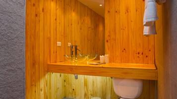 تجهيزات دش، دُش غزير، مجففات شعر، مناشف