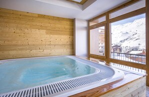 Interior - Ski-in/ski-out & foot of the slopes, fitness, swimming pool, terrace, balcony, tv, ski locker (Les Menuires)