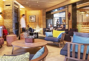 Lobby - 50m from resort center, swimming pool, terrace, balcony, tv, ski locker, 70-78m², Les Menuires (Les Menuires)