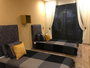 3 chambres, fer et planche à repasser, Wi-Fi, draps fournis