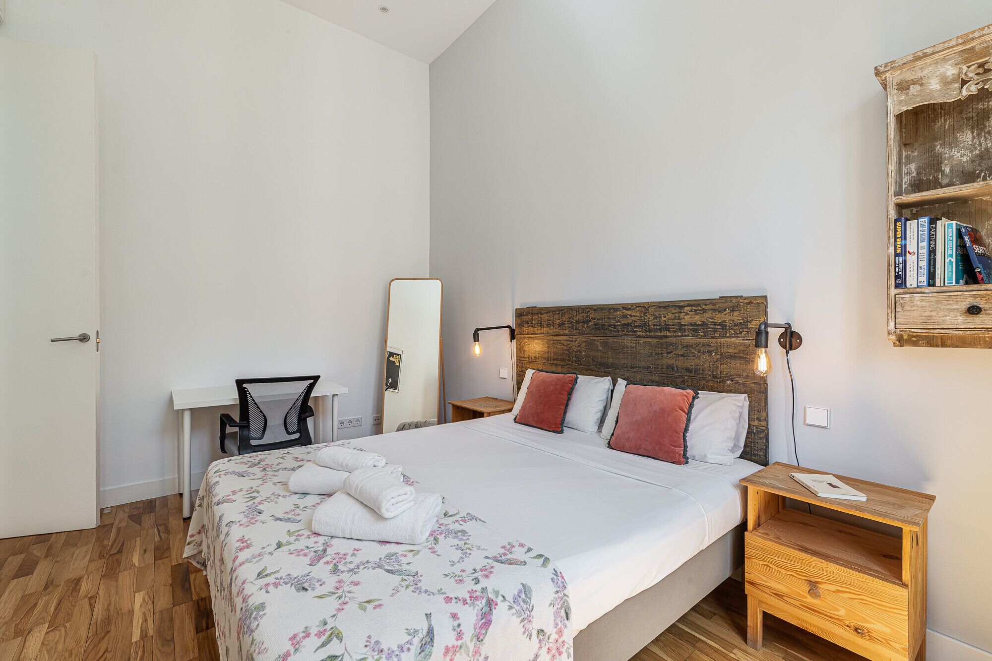 4 bedrooms, iron/ironing board, WiFi (free)