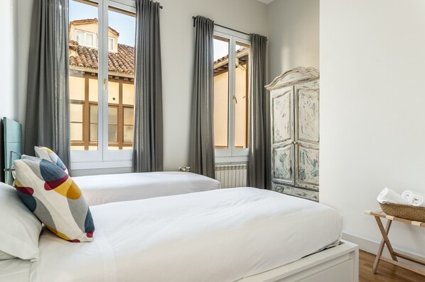 4 chambres, fer et planche à repasser, Wi-Fi gratuit, draps fournis