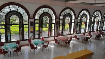 Breakfast, lunch, dinner served; local and international cuisine