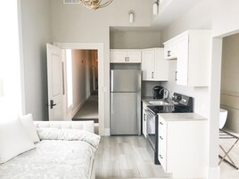 Refrigerador, microondas, horno, cafetera/tetera