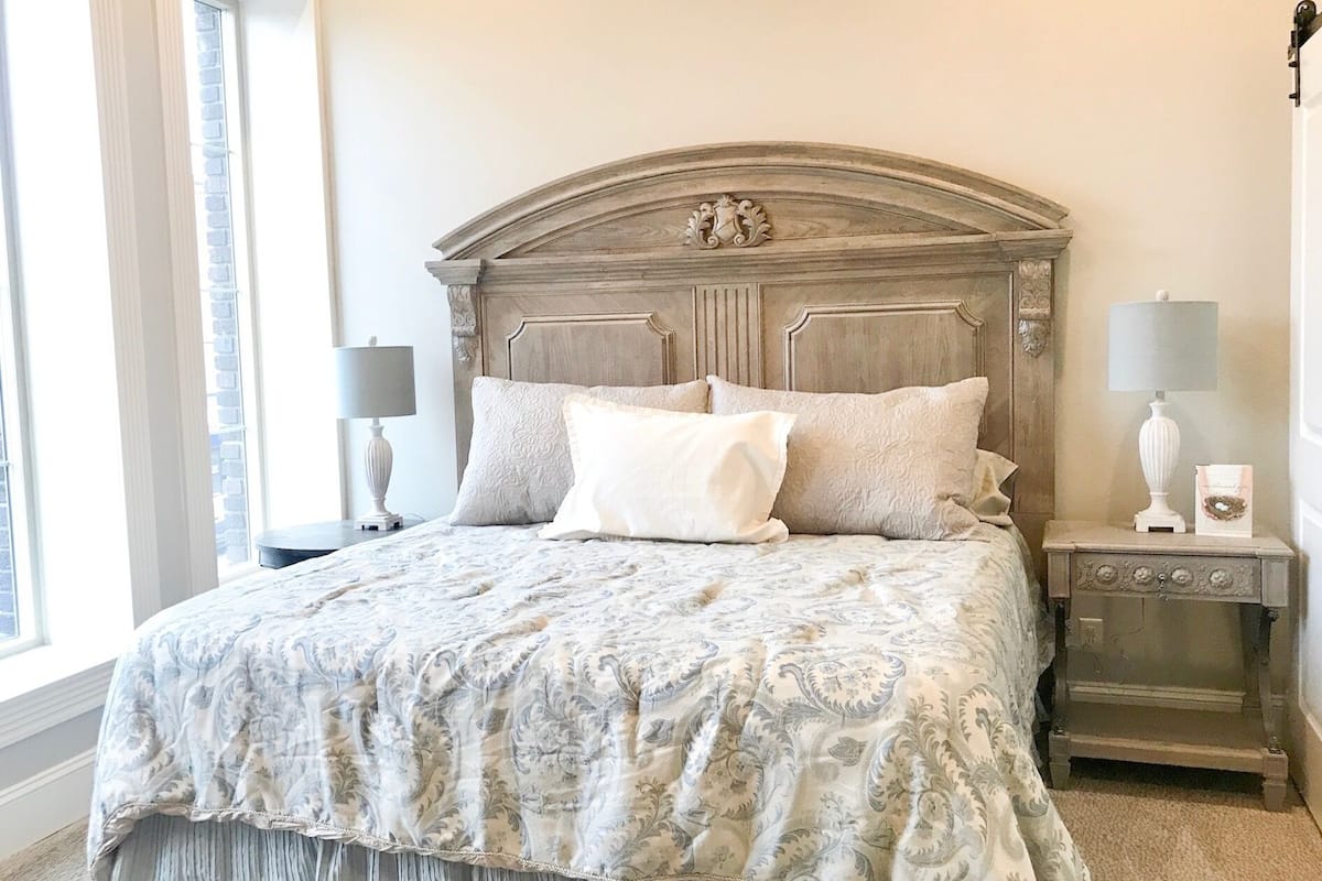 A bedroom with a large bed, two bedside tables, and a nightstand.