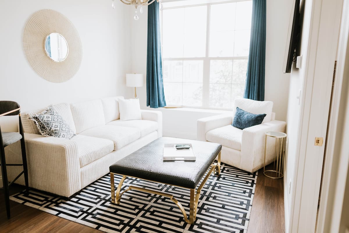 Central Avenue Suite | Living area | Smart TV