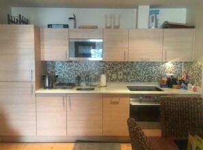 Refrigerador, microondas, horno, placa de cocina
