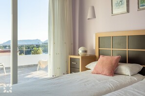 4 chambres, fer et planche à repasser, accès au Wi-Fi (inclus)