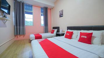 Superior Suite | 1 bilik tidur, meja, langsir/tirai gelap terus, seterika/papan seterika