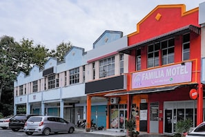 Exterior - OYO 89982 Familia motel (Kangar)