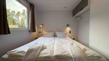 3 bedrooms, free WiFi, bed sheets