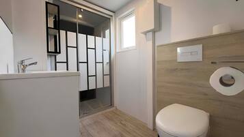 Shower, hair dryer, towels, toilet paper