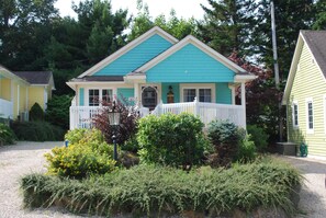 Exterior - SUN, SAND, OCEAN in Hubbards Nova Scotia (Hubbards)