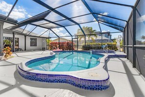 A heated pool - Direct Gulf Access, Spa and Heated Pool - Villa Poseidon's Passage- Roelens Vacations (Cape Coral)