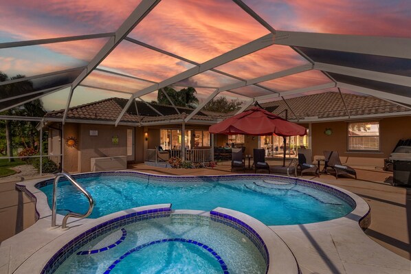 A heated pool - Direct Gulf Access, Spa and Heated Pool - Villa Poseidon's Passage- Roelens Vacations (Cape Coral)
