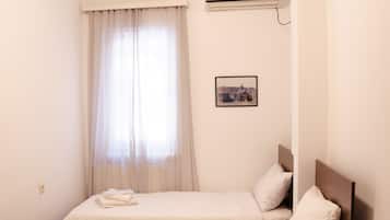 Desk, soundproofing, free WiFi, bed sheets