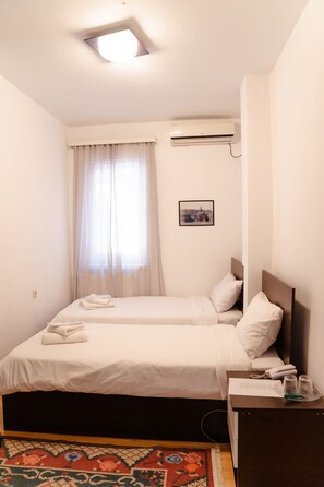 Chambre Classique avec lits jumeaux | Bureau, chambres insonorisées, Wi-Fi gratuit, draps fournis