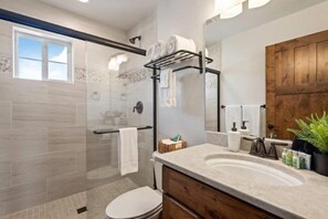 Bathroom - Ps3-658 Sandpoint Shenanigans (Sandpoint)