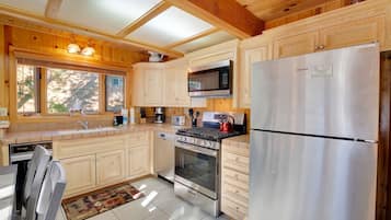 Casa, varias camas, patio, vistas a la montaña (845) | Cocina privada | Cafetera o tetera