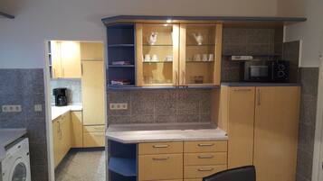 Comfort Apartment, Kitchen, Garden View | Private kitchen | Fridge, microwave, stovetop, dishwasher