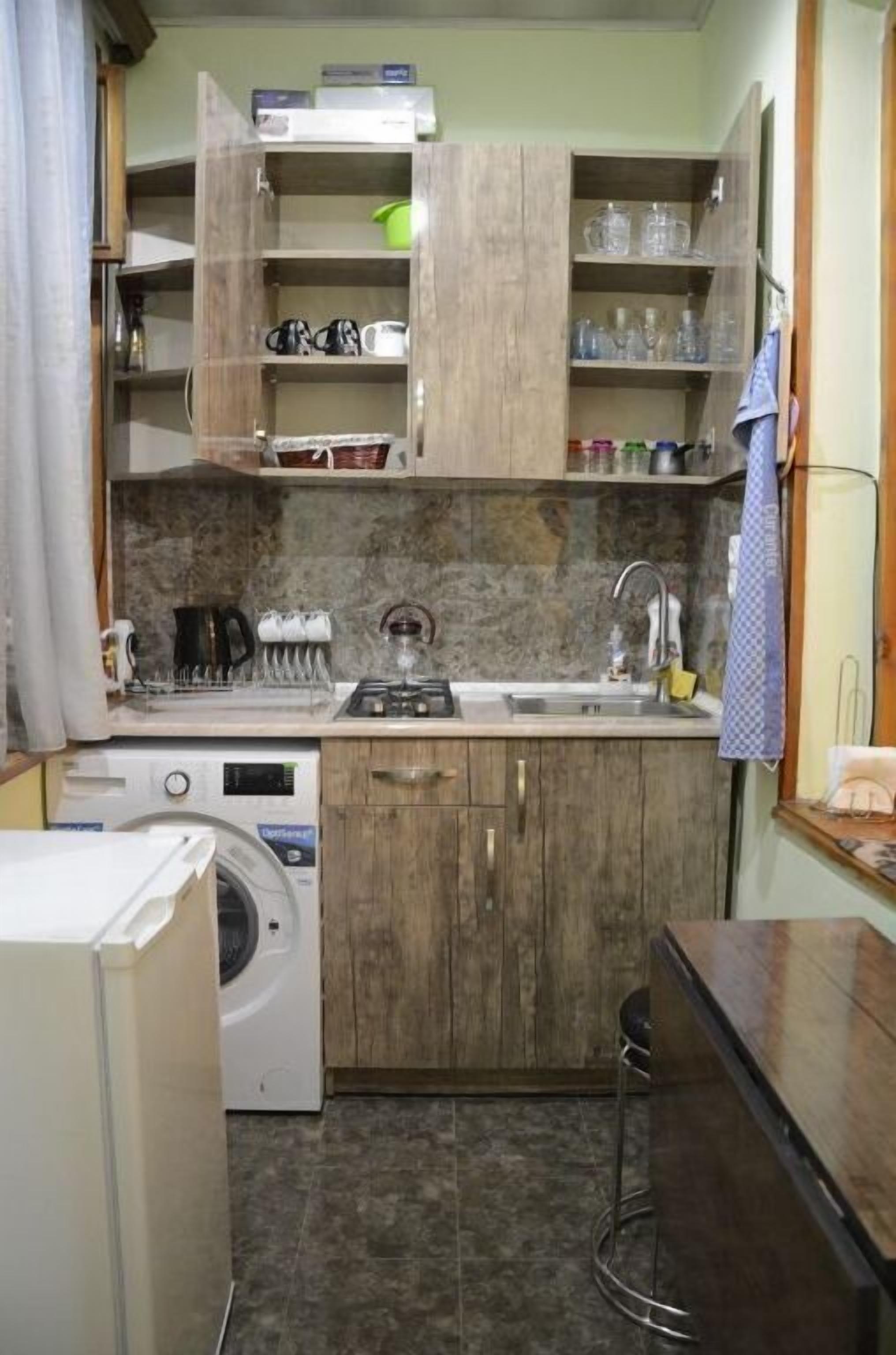 Fridge, microwave, stovetop, cookware/dishes/utensils