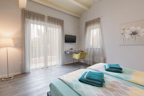 5 Schlafzimmer, Zimmersafe, Schreibtisch, schallisolierte Zimmer