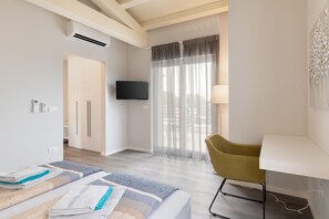 4 Schlafzimmer, Zimmersafe, Schreibtisch, schallisolierte Zimmer