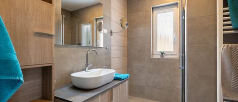 Shower, hair dryer, towels, toilet paper