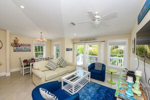 テレビ、書斎 / ワークスペース